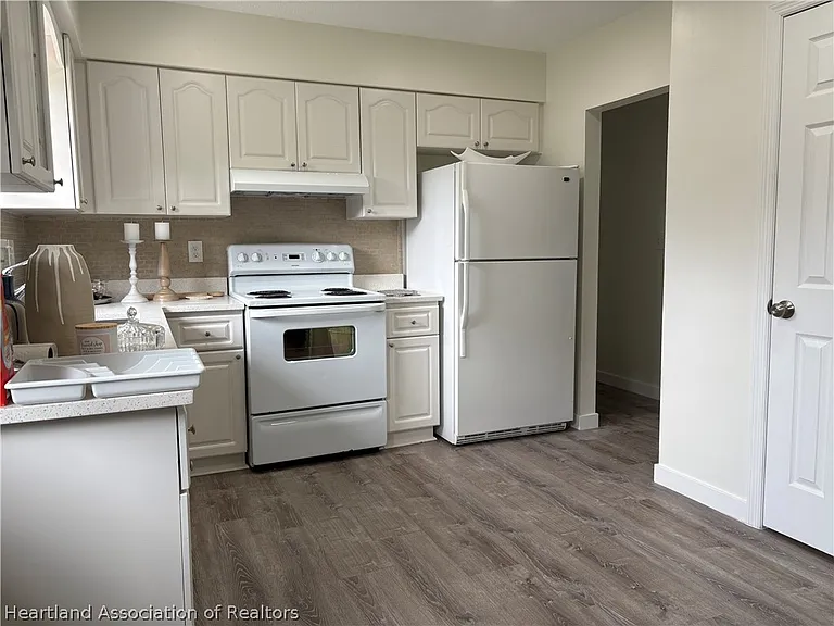 1008 Lagrande Blvd — Photo 10