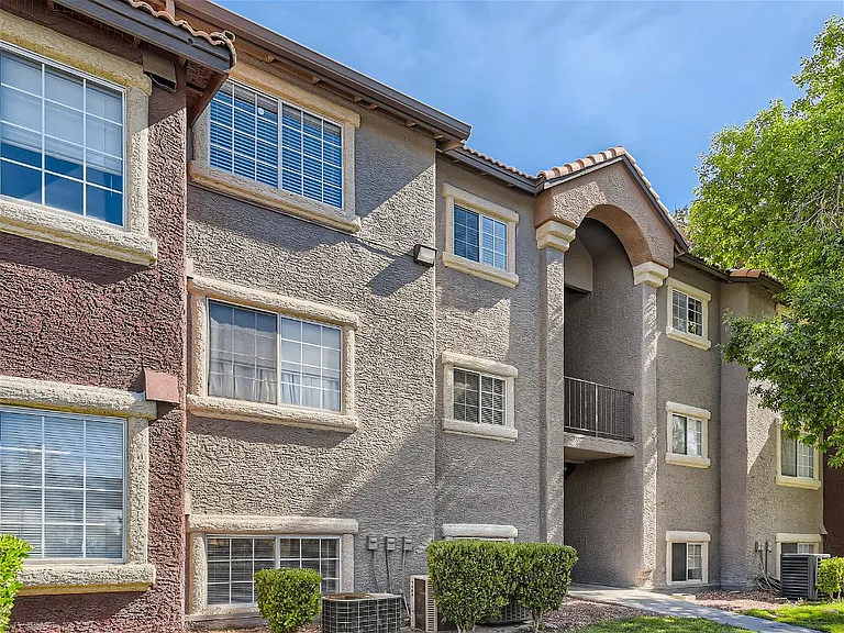 2750 S Durango Dr — Photo 27
