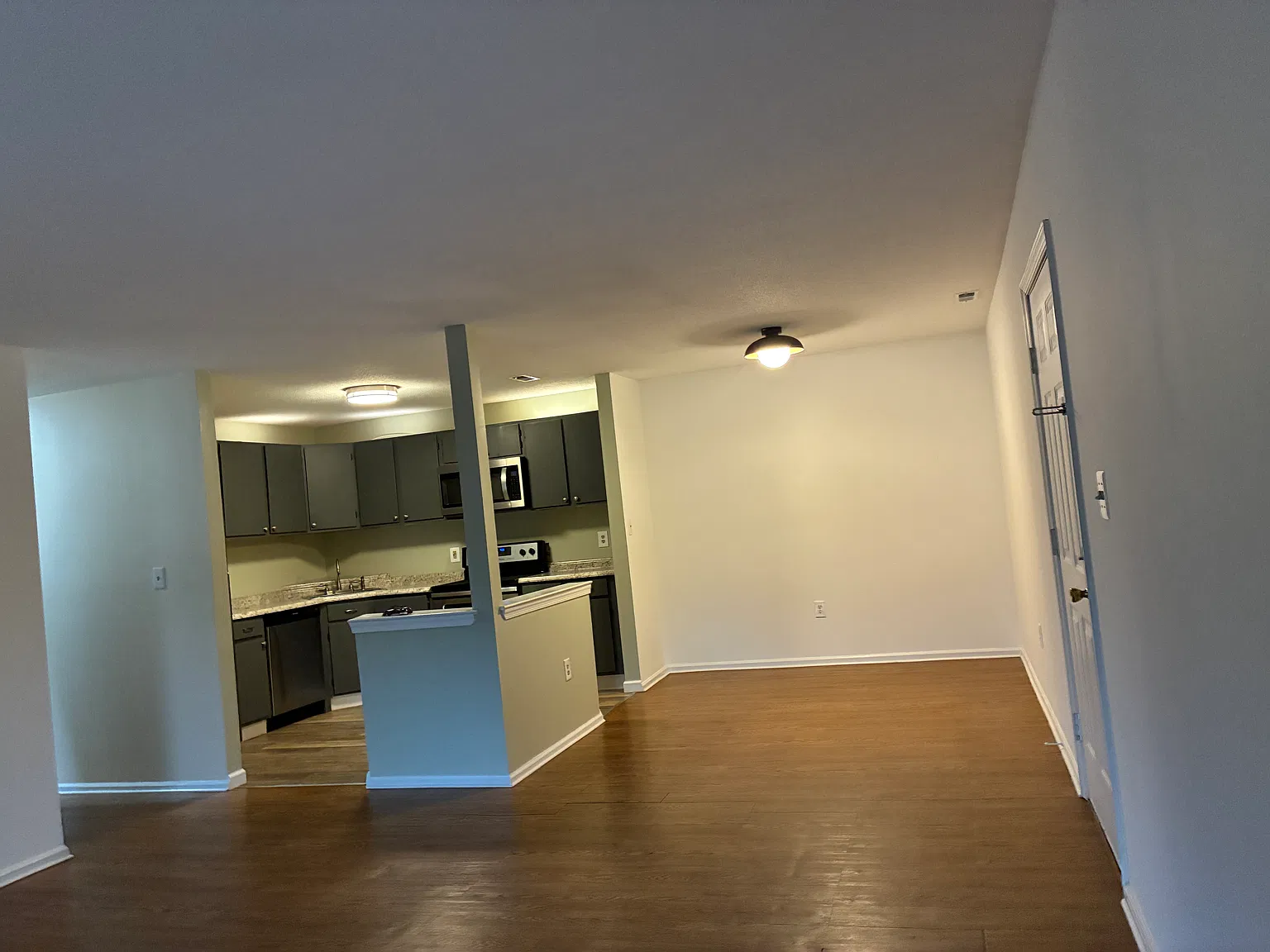 2 bed, 1200 sqft, $2,100 — Photo 4
