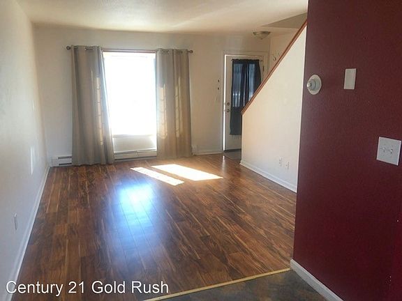 4th image of 1054 Evergreen St