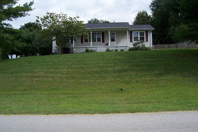 1st image of 215 Oakley Dr