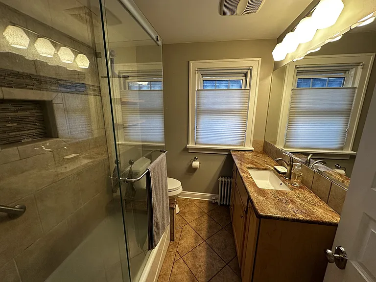 325 Sumner St — Photo 24