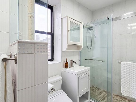5th image of 109 W 104th St #5F