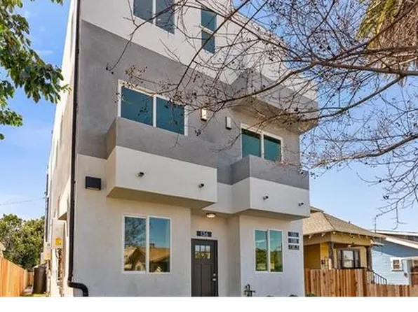 1020 Pioneer Ave, Wilmington, CA