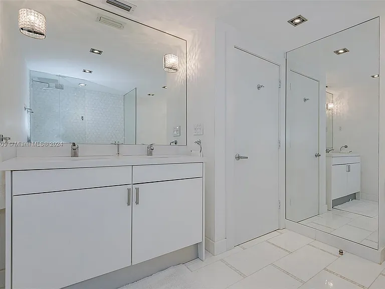 2301 Collins Ave #1506 — Photo 15