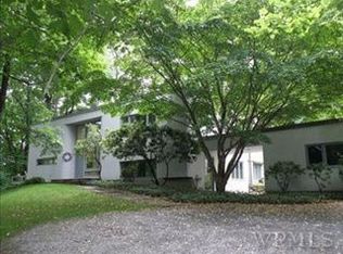 61 Whippoorwill Xing, Armonk, NY 10504