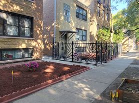 6162 N Hoyne Ave, Chicago, IL