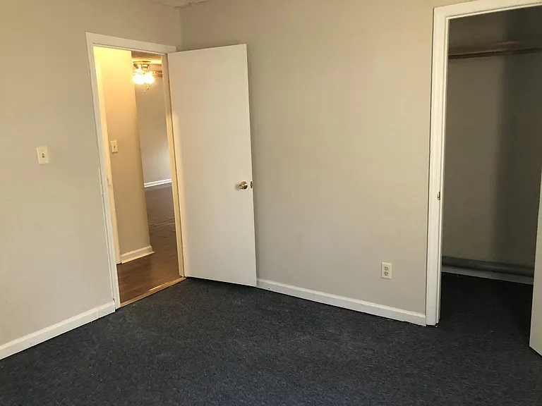 1001 W Hancock St #B — Photo 12
