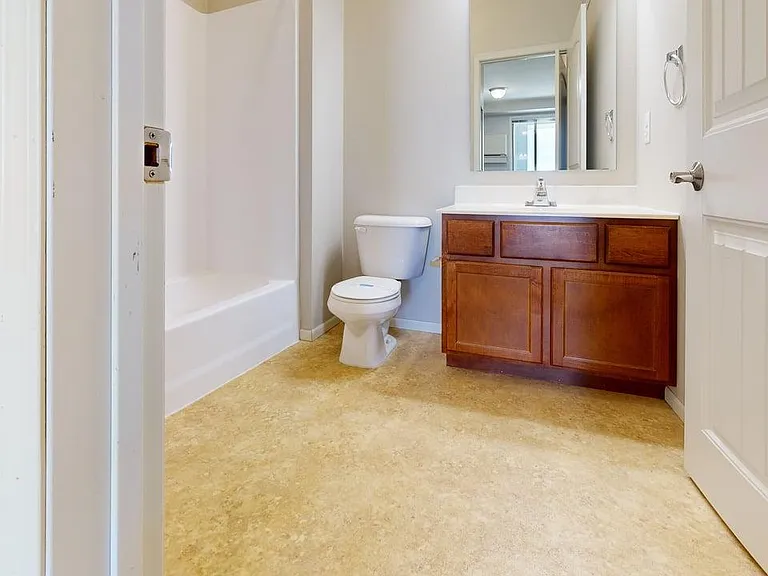 Eagle Crest Apartments — Photo 12