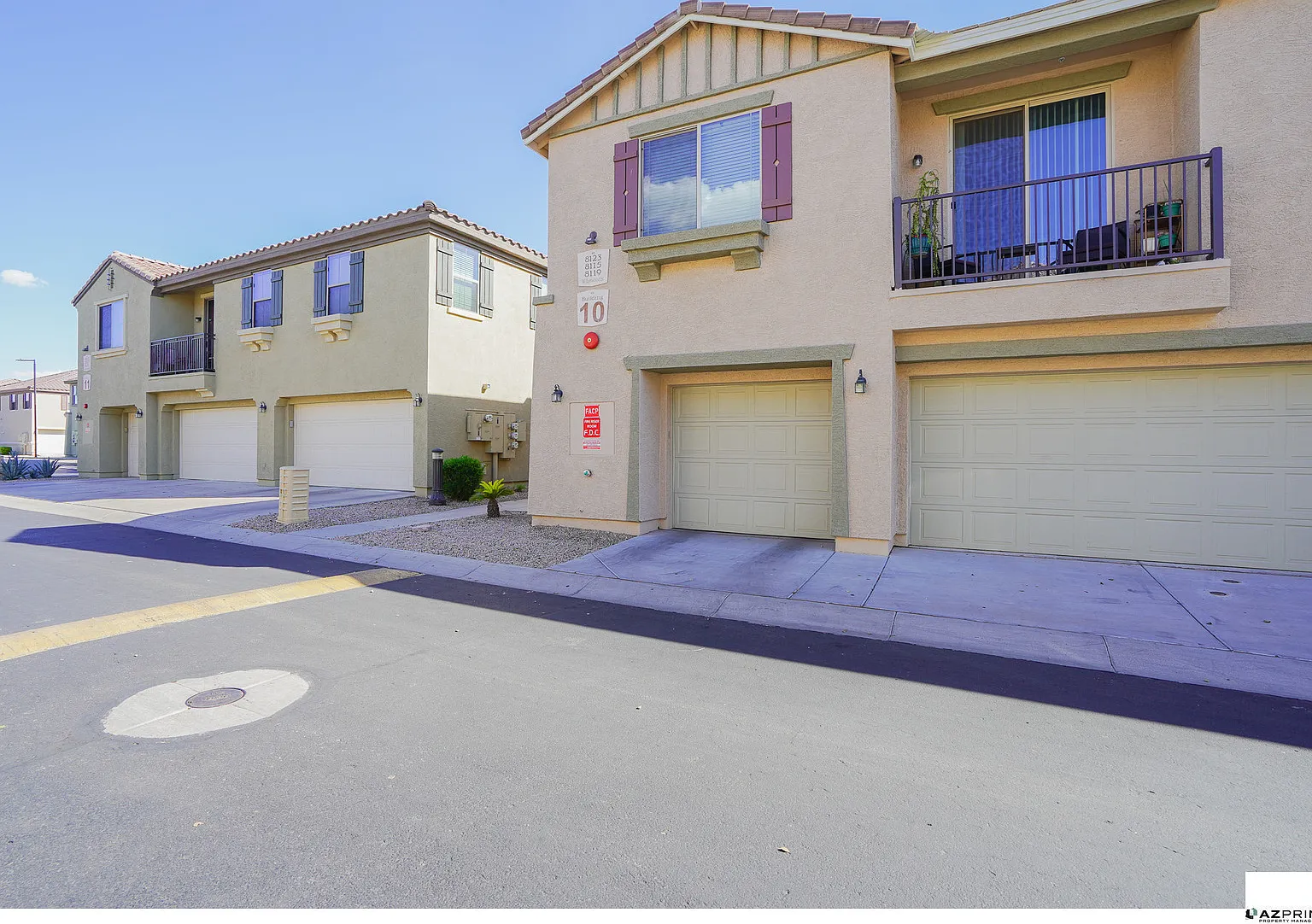 Make Yourself At Home In This Inviting 2/2 Townhome Perfectly Situated In The Desirable Daravante Co — Photo 3