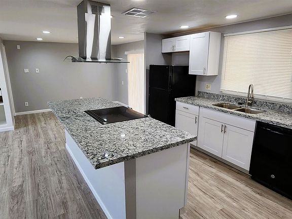 5th image of 2217 N Dresden