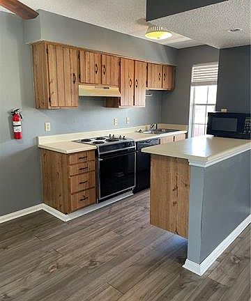 3rd image of 2609 Transcontinental Dr APT E