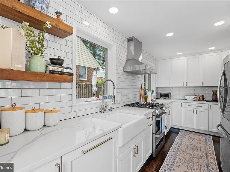 610 Crestwood Dr — Photo 10