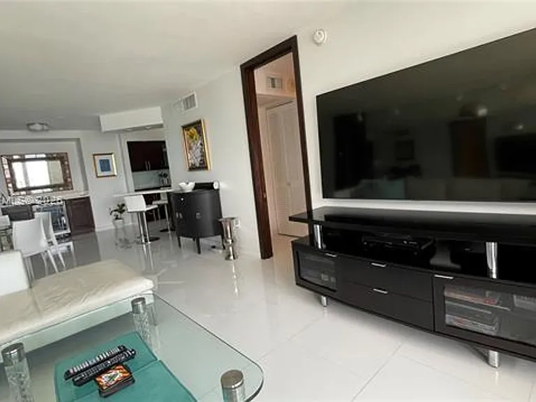 5701 Collins Ave #1714 — Photo 22