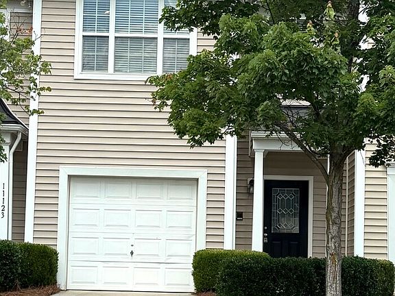 2nd image of 11127 Lions Mane St