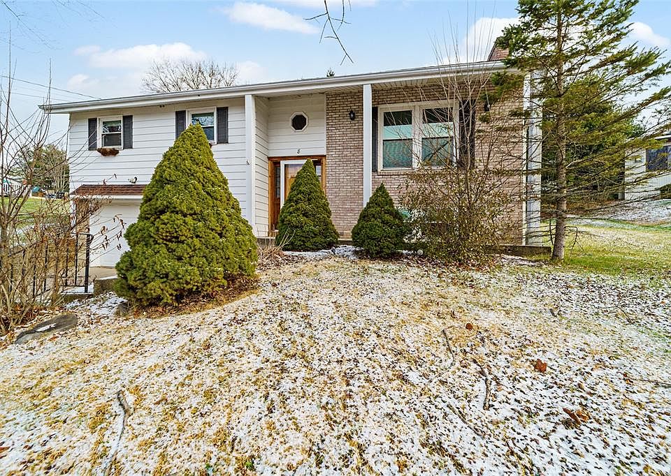 1st image of 8 Crescent Dr