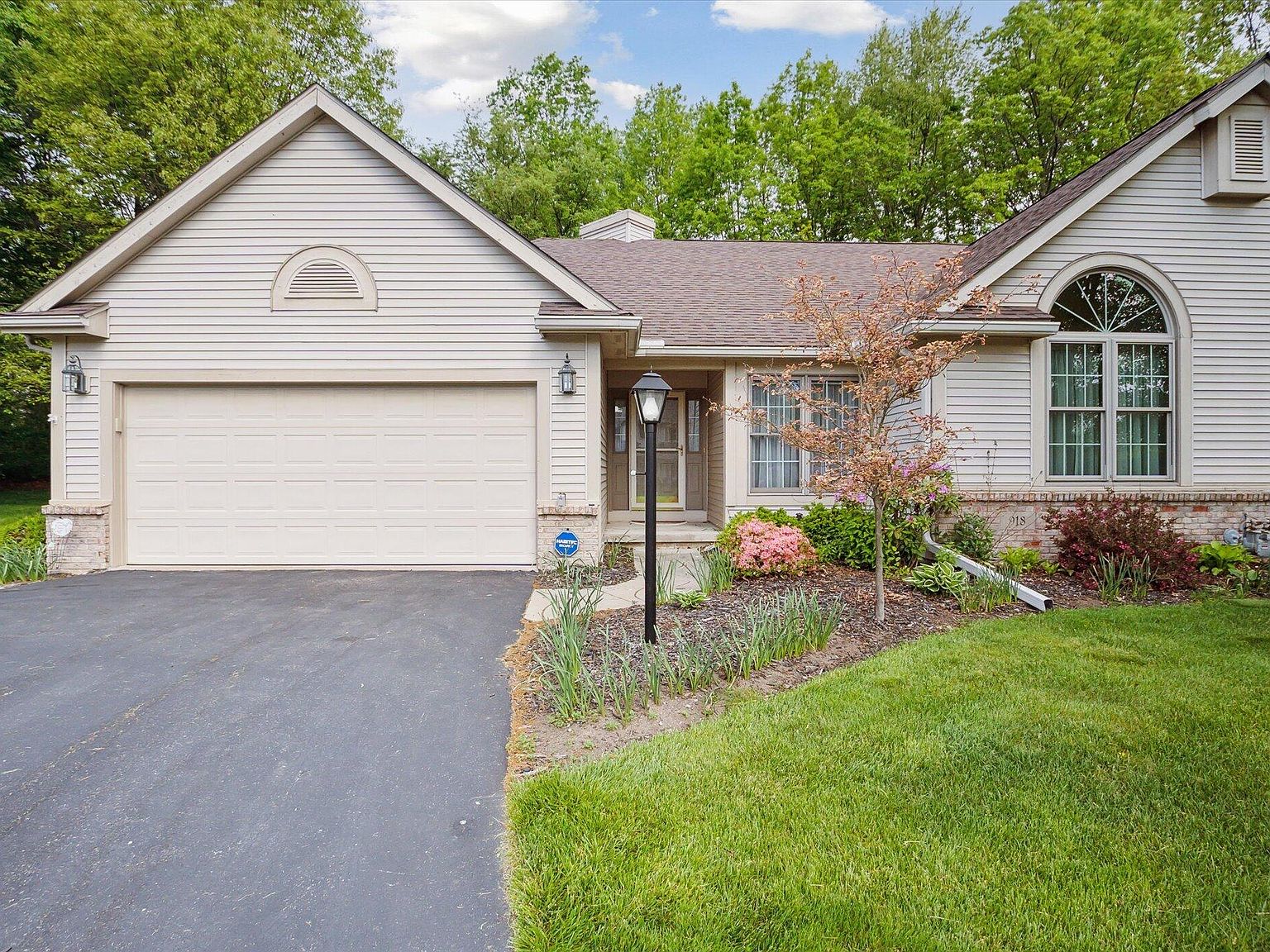 918 Hickory Creek Dr, Temperance, MI 48182 | Zillow