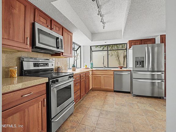 4th image of 7827 CYPRESS POINT Court