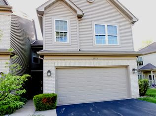 2820 Cobblestone Dr, Prairie Grove, IL 60012