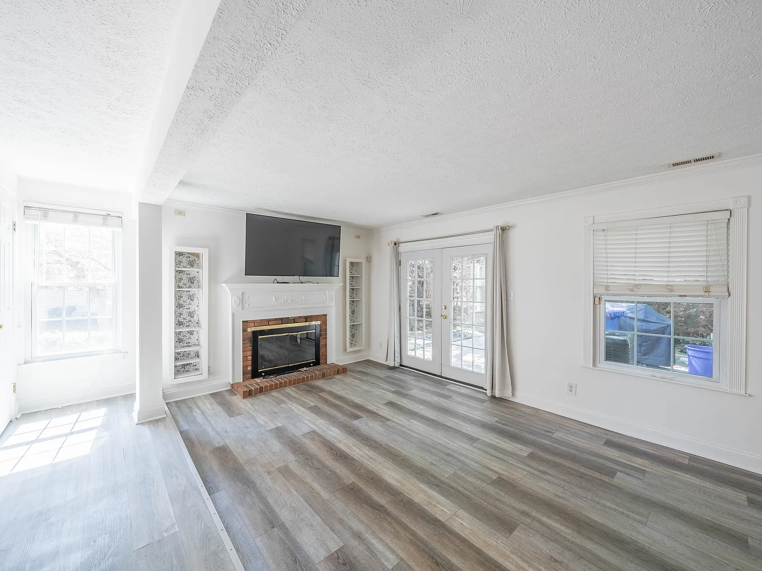 3 bed, 2.5 bath, 1360 sqft, $2,850 — Photo 4