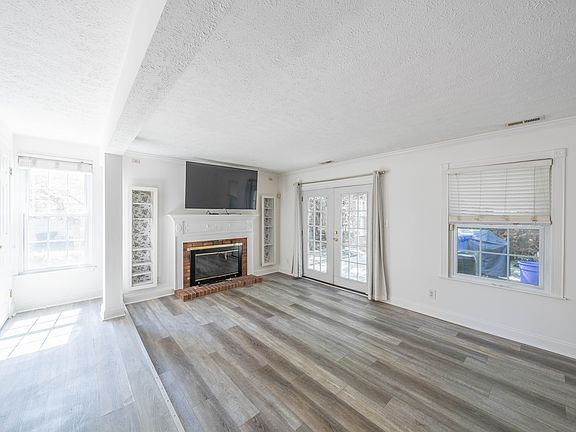 4th image of 10 Forestview Ct