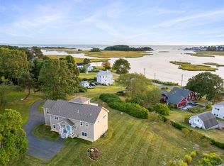 94 Old Black Point Rd E, Niantic, CT 06357