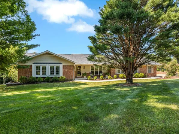 5544 Robert Wood Dr, Saint Louis, MO 63128