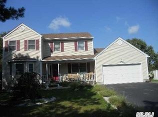 240 Hospital Rd, East Patchogue, NY 11772