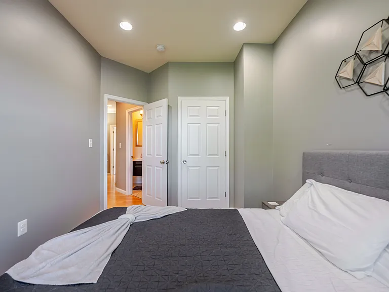 5123 D St SE — Photo 18