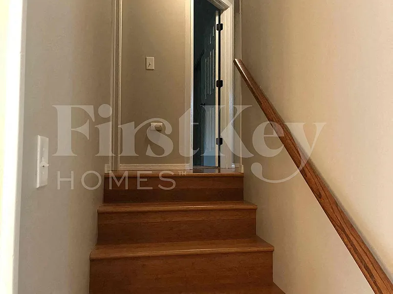 1037 Pegasus Cir — Photo 15