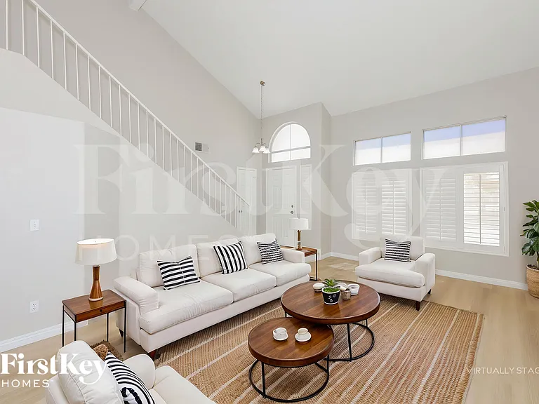 277 Fairbrook Dr — Photo 3