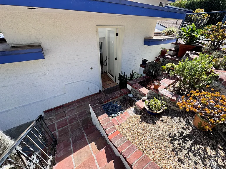 1055 Dyer Pl — Photo 13