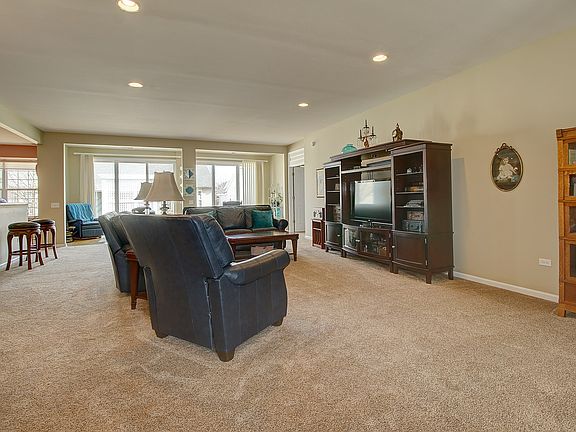5th image of 316 Capital Dr