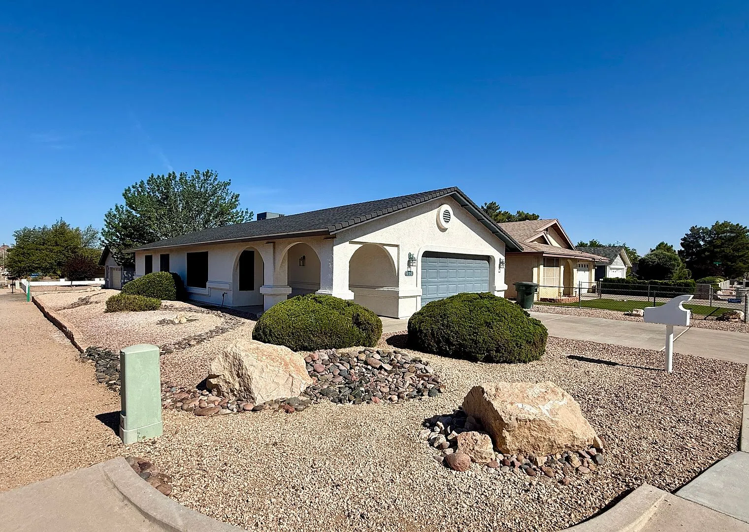 Updated 3 Bedroom, 2 Bathroom Home in Central Kingman Across from the Mohave County Fairgrounds! — Photo 1