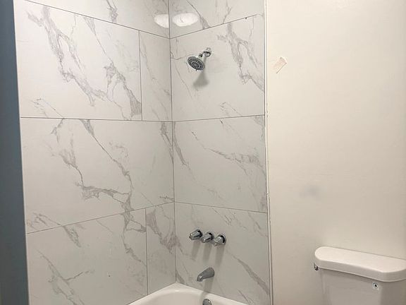 4th image of 7501 S Central Ave #7507-04