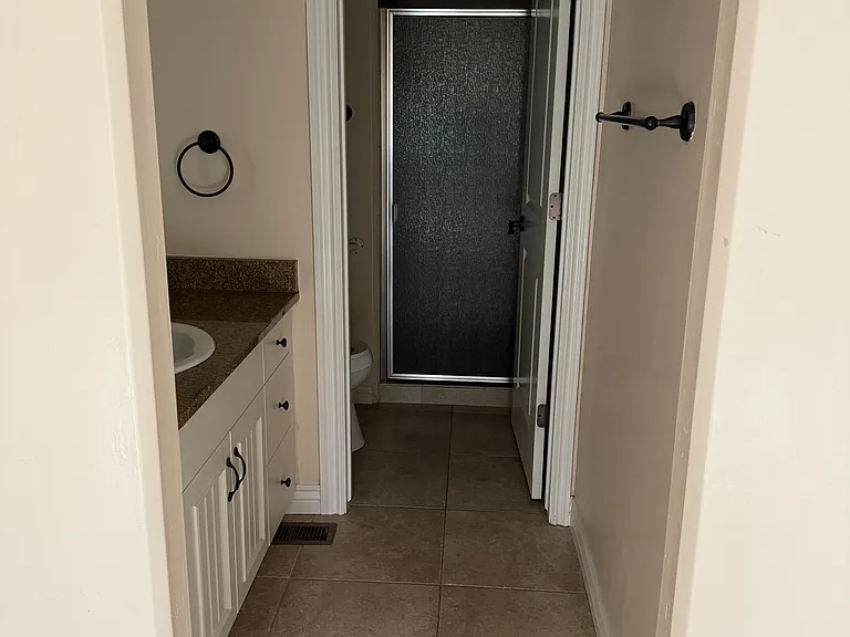 1630 Gateway Dr #4 — Photo 9