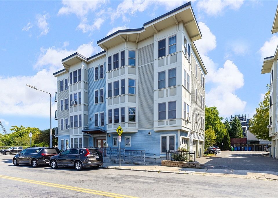 1st image of 429 Border St APT 6