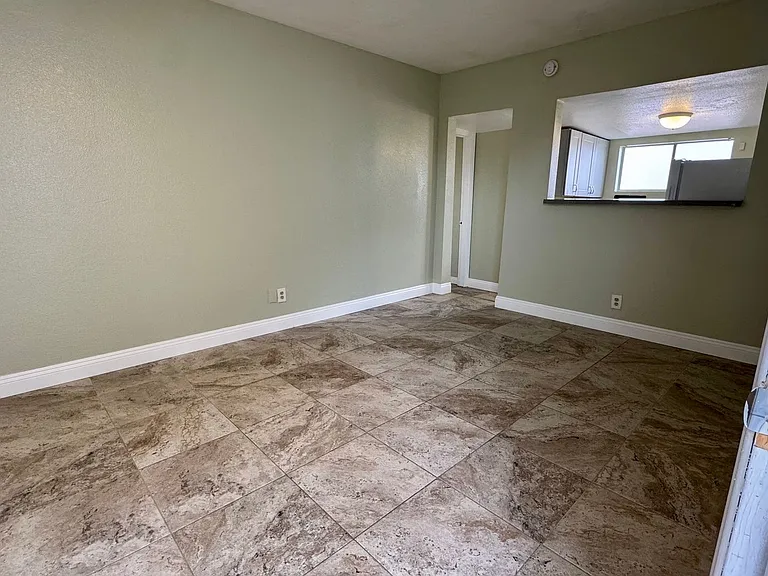 6225 Casada Way — Photo 3