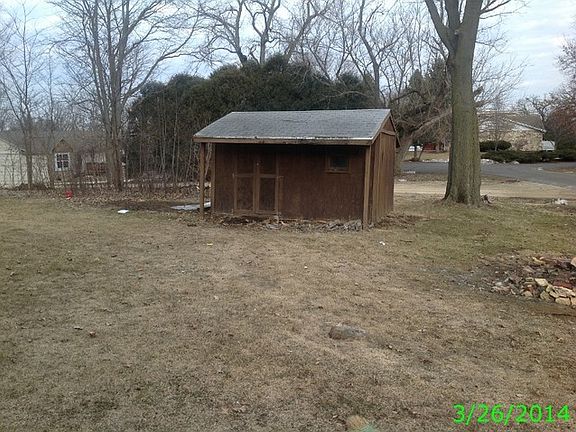 4th image of 327 S School St