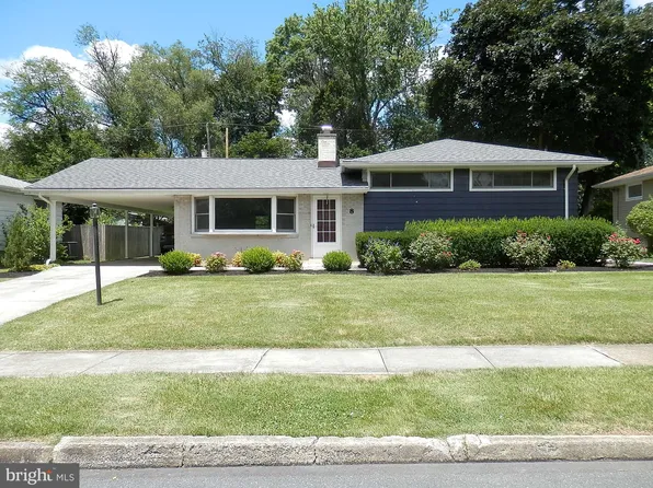 8 Cornell Dr, Camp Hill, PA 17011