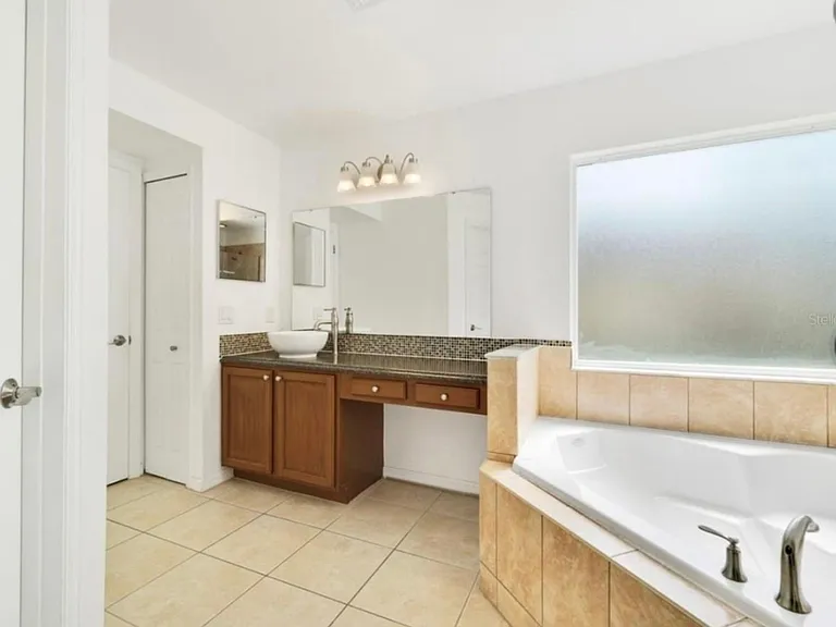 1708 Clubhouse Cv — Photo 16