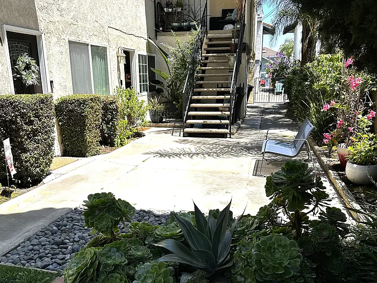 204 16th Pl #A — Photo 2