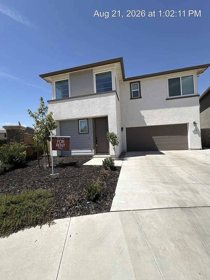 Northside Visalia Home! Now Ready! — Photo 1