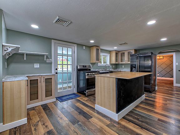 2nd image of 805 Meadowbrook Rd
