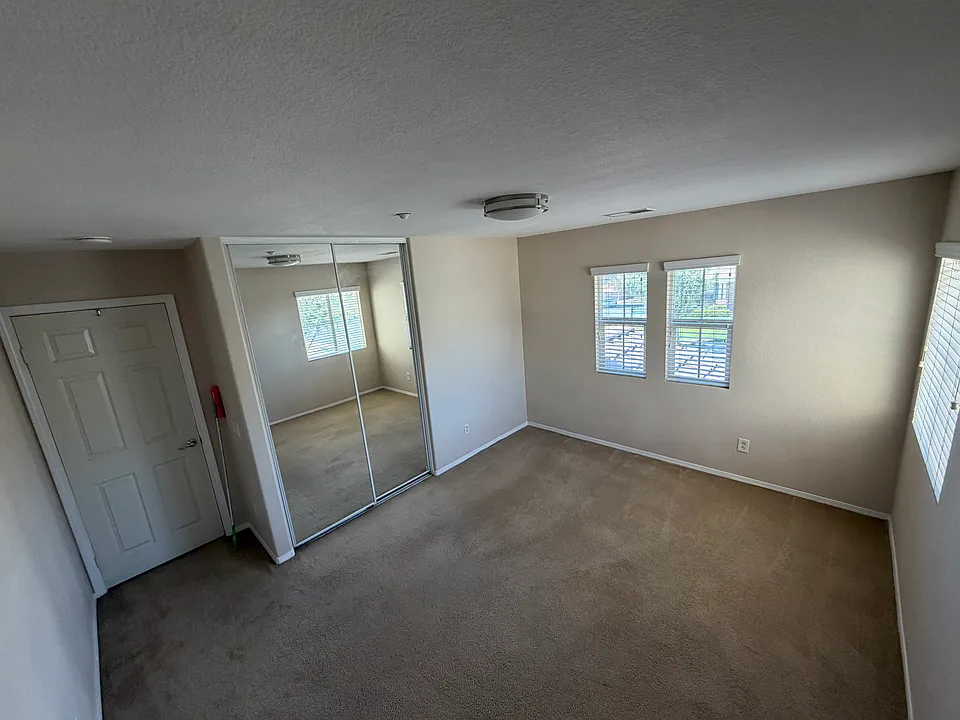 5761 Newcomb Ct