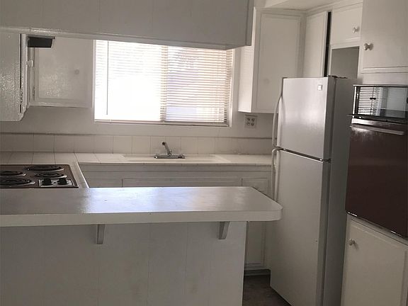 4th image of 219 Loma Ave APT 5