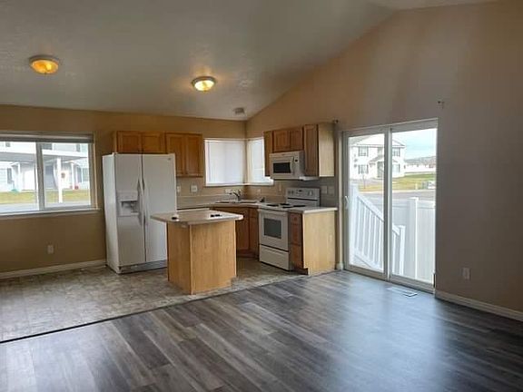 2nd image of 3573 Deloy Dr APT B