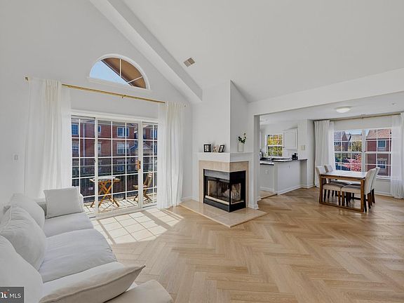 4th image of 408 Ridgepoint Pl APT 38