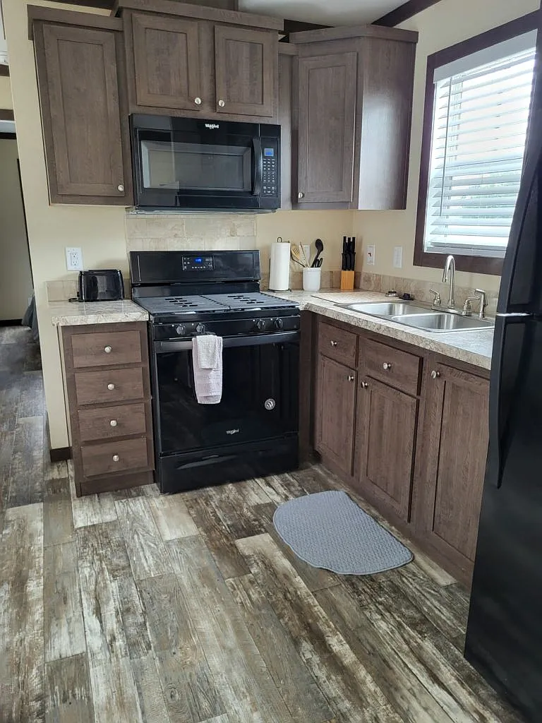 1 bed, 1.0 bath, 385 sqft, $1,300 — Photo 3