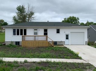 711 Roland Ave, Chariton, IA 50049